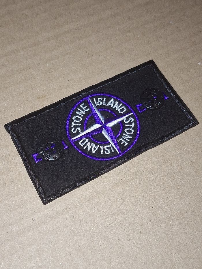 1 Patch Stone Island bleu  + 2 boutons - photo numéro 2