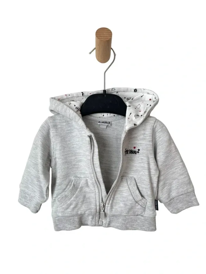 Sweat zippé gris clair - P'tit Bisou 1 mois (55cm) - photo numéro 3