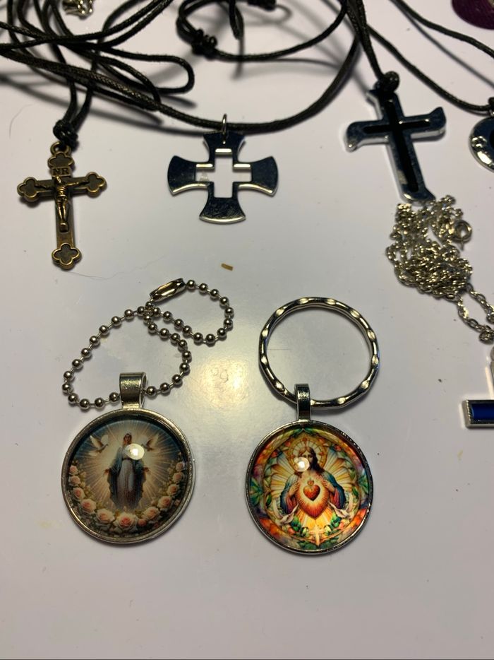Gros lot bijoux accessoires religieux ( lire descriptif) - photo numéro 5