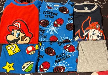 Lot 3 pyjamas  8/9 ans