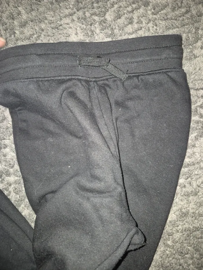 Jogging h&m 9 10 ans noir - photo numéro 4