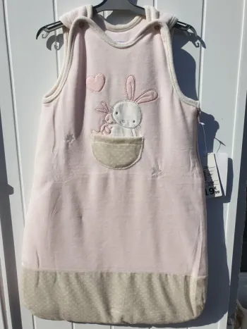 Douillette rose lapins 0/6 mois
