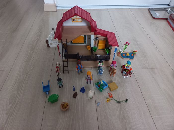 Poney club playmobil 6927 en très bon état - photo numéro 2