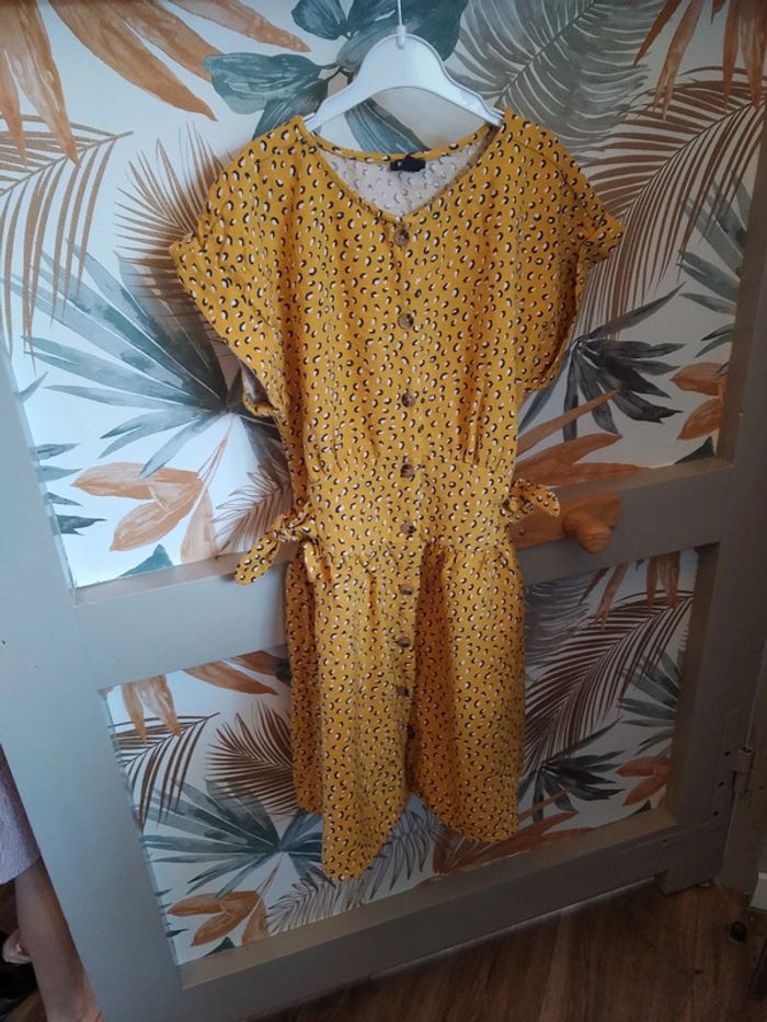 robe moutarde manches courtes