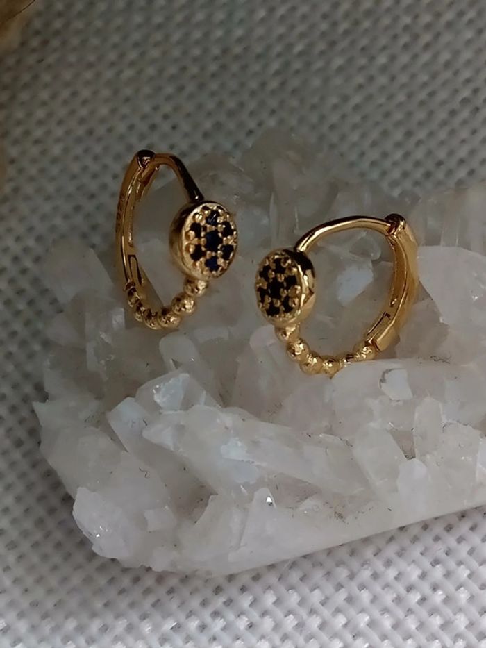 Petites créoles zircons bleus plaquées or - photo numéro 4