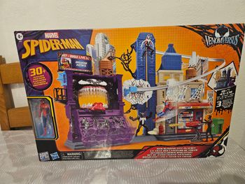 Hasbro Marvel Spider-Man Venom Web Slinging City playset