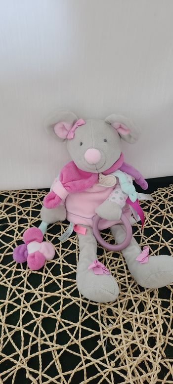 Doudou et compagnie souris grise rose violet hochet fleur Pearly