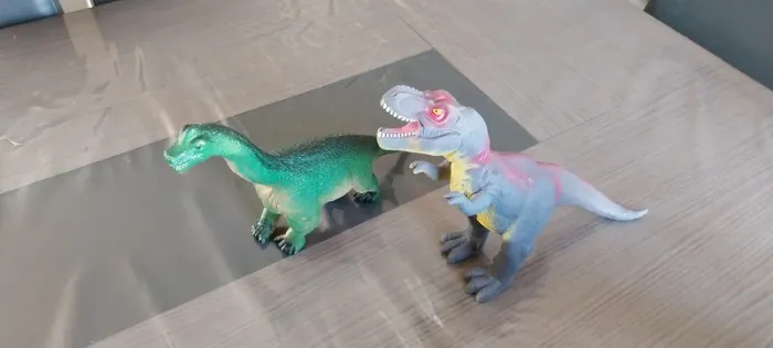Lot de 2 dinosaures. Taille moyenne. Très bon état - photo numéro 3