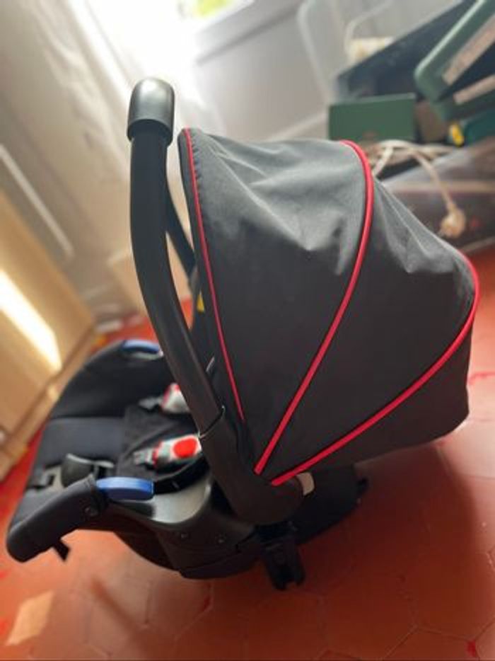 2 maxi cossi + adaptateur pour la poussette