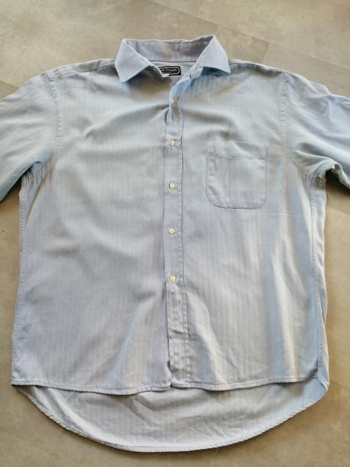 chemise manches longues bleu clair taille 3 Mario Dessuti (traces derrières) - photo numéro 3