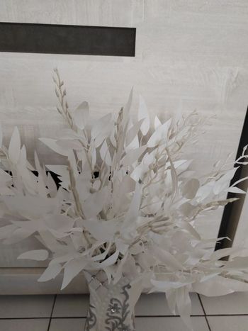 Fleurs blanches artificielles