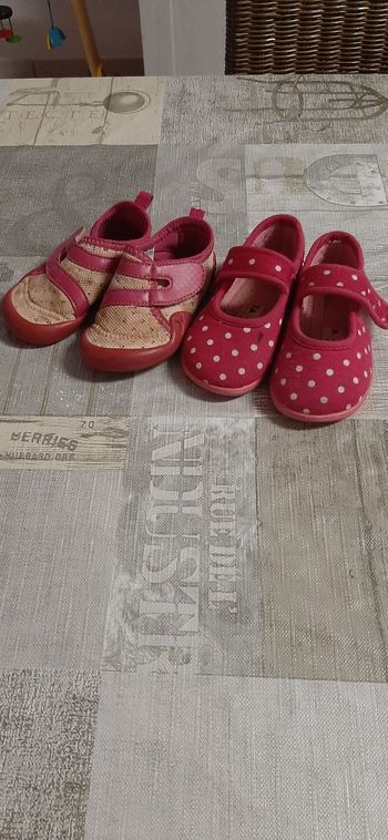 Chaussons roses taille 22