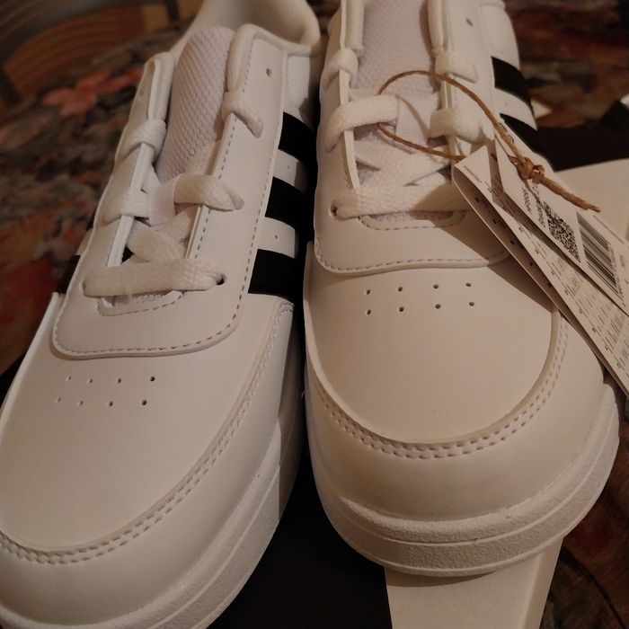 Baskets adidas neuves dans sa boîte Pointure 36 et demi - photo numéro 3