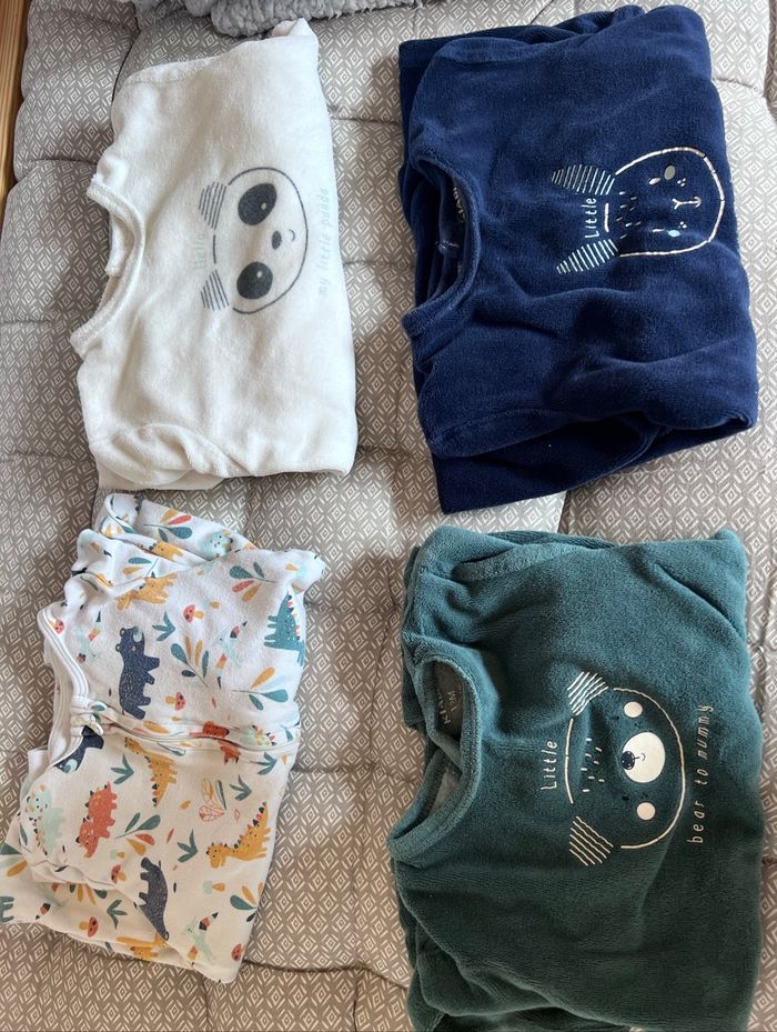 4 pyjamas 12 mois