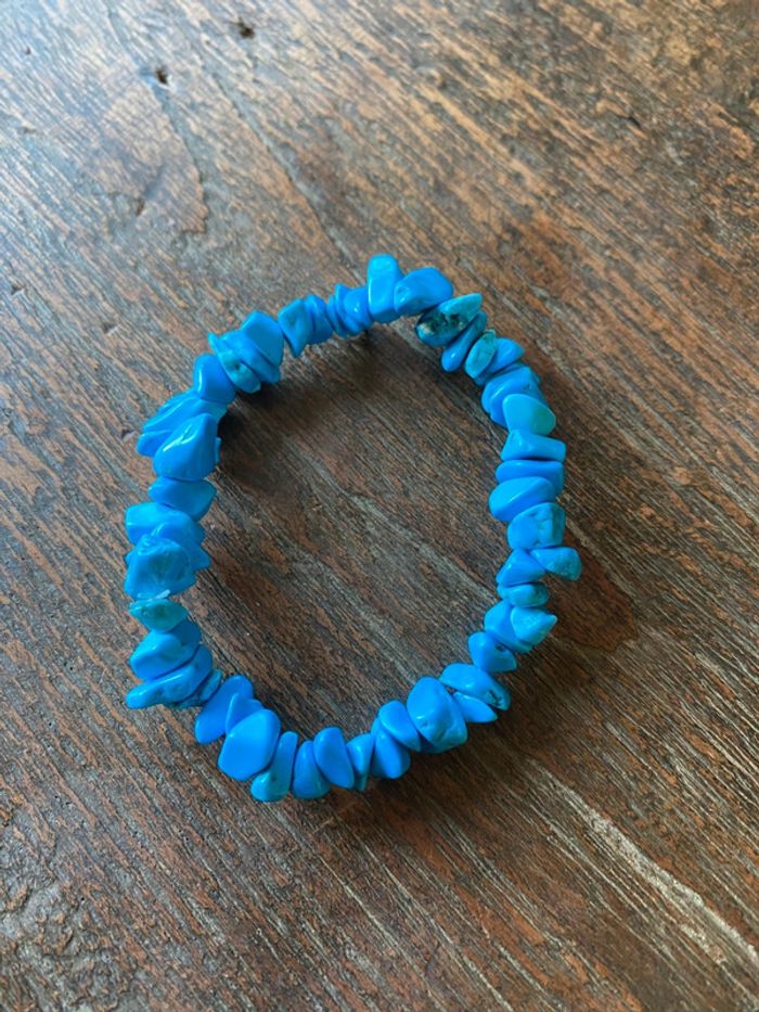 Magnifique bracelet élastique avec pierres turquoises