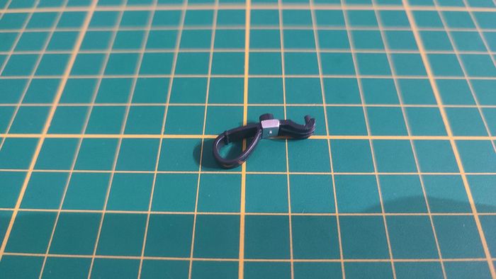 Poignée de portière 70C N°70 pièce détachée Renault R8 Gordini 1/8 1/8ème Eaglemoss collections #A67