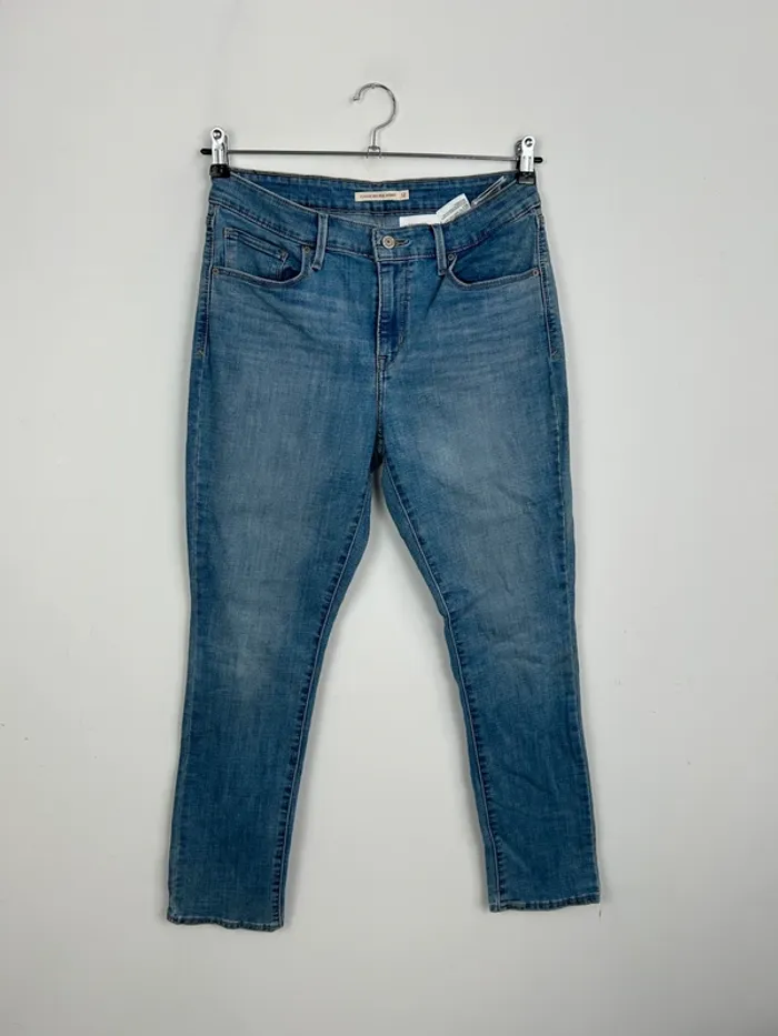 Jean Levi's Femme Bleu W31 L30 | Classic Mid Rise Skinny | Taille FR40 | Très Bon État NJ465 - photo numéro 2