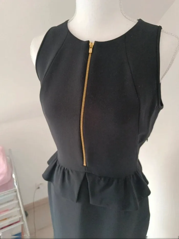 🖤 Robe noire Sandro Paris – coupe près du corps, zip doré – T. 2 (M) - photo numéro 3