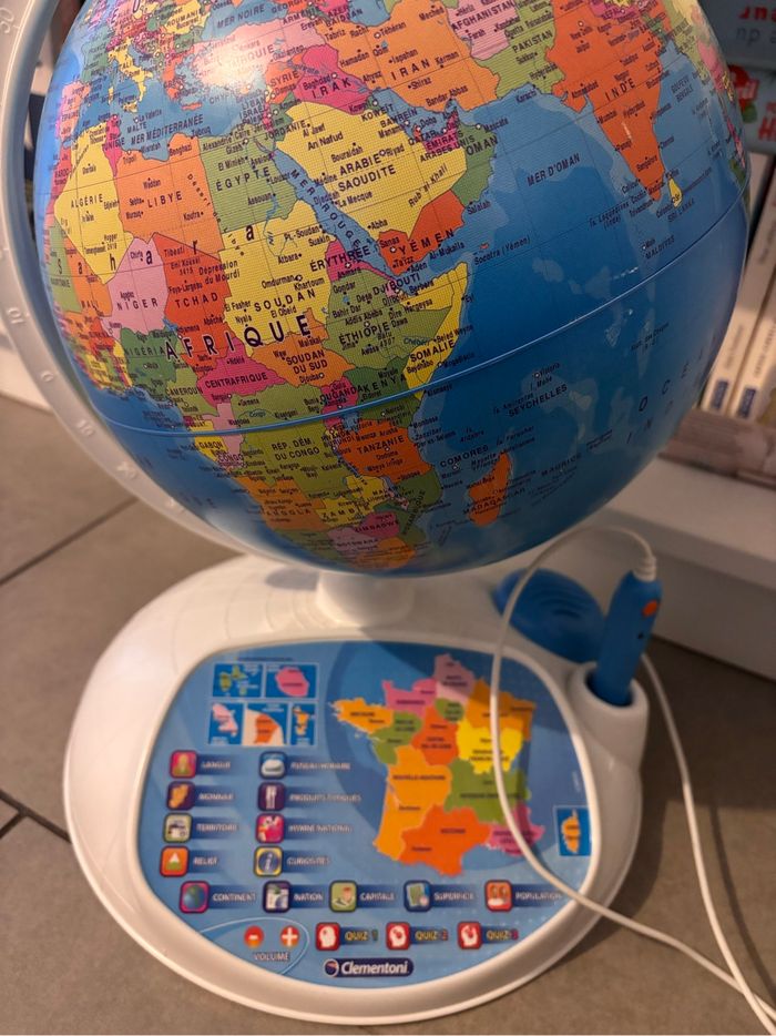 Globe terrestre interactif parfait état de fonctionnement  Clémentoni - photo numéro 2