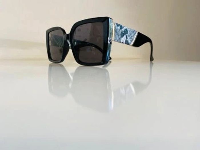 Lot de deux lunettes de soleil marron et noir UV protection catégorie 3 - photo numéro 8