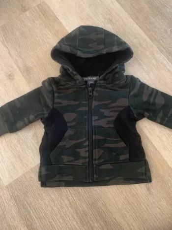 Gilet camouflage vert – Primark – 3-6 mois (68 cm)