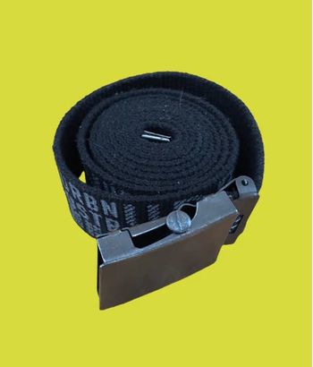 Ravissante ceinture 💜 noire vraiment très chouette