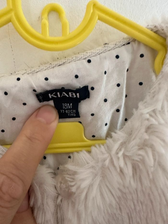 Gilet Kiabi fausse fourrure Kiabi 18 mois - photo numéro 2