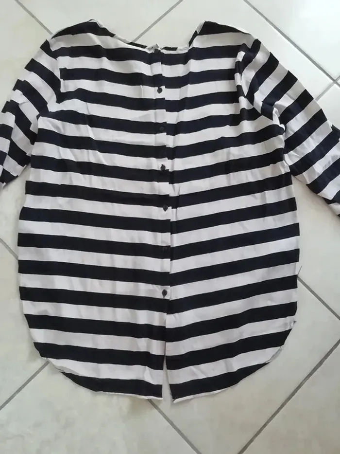 Haut - Blouse - Tunique rayée H&M Taille 40. - photo numéro 2