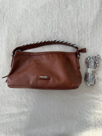 Petit sac à main bandoulière classe élégant en similicuir marron avec lanières