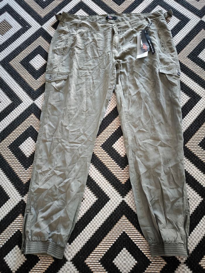 Pantalon cargo enjoy taille 46-48 neuf