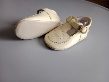 Chaussures bébé neuves cuir souple crème taille 18