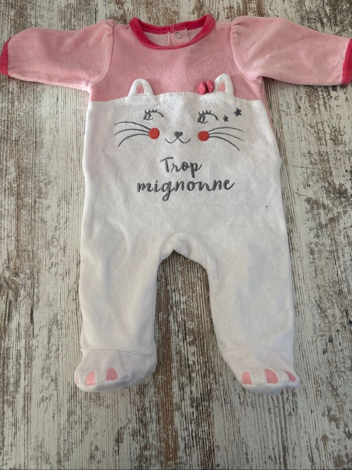 Lot pyjamas  1 mois  fille