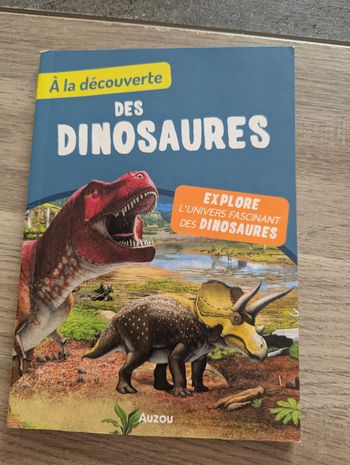 Livre documentaire à la découverte des dinosaures