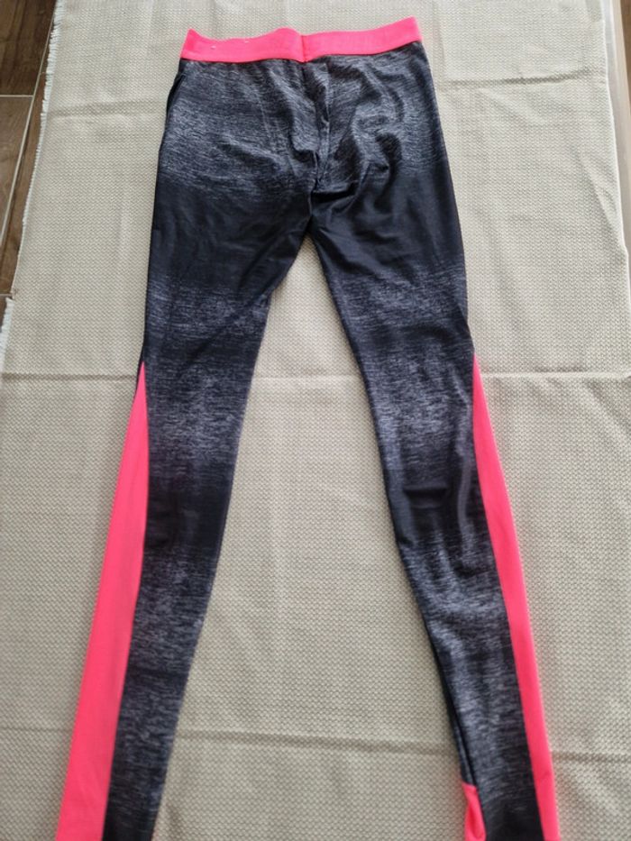 Lot de leggings et T-chirts. đ - photo numĂ©ro 13
