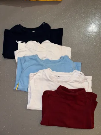 Lot de tee shirts ML 12 mois
