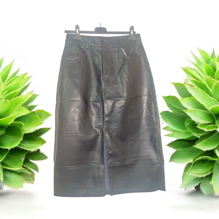 Jupe similicuir noir ou blanc cassé - photo numéro 2