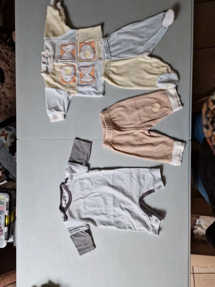 Lot de pyjama + 1 pantalon velou