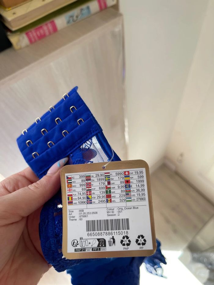 Soutien-gorge bleu - photo numéro 15