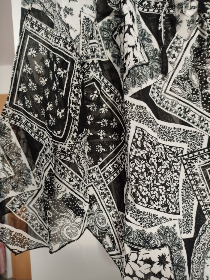 Superbe haut ou chemisier de boutique. Taille 2 - photo numéro 4