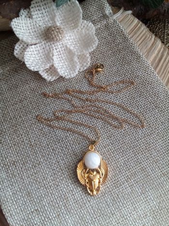 Collier scarabée pierre de lune naturelle