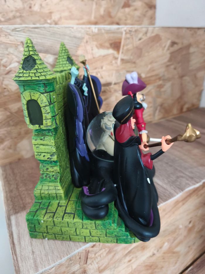 Disney Villain Castle Snowglobe - photo numéro 4