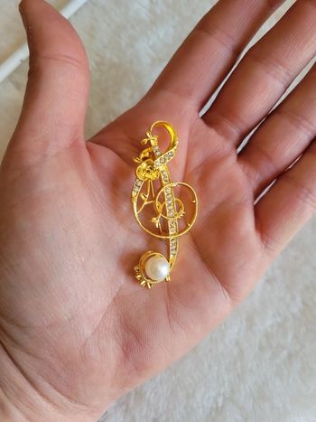 Broche musique doré brossé et perle