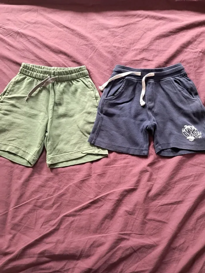 Lot vêtements garçon 5 ans - photo numéro 2