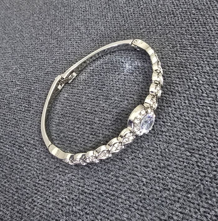 Bracelet jonc argenté cœur en strass mariage soiree - photo numéro 6