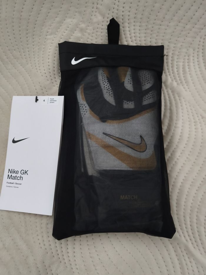 Gants de foot Nike T 4 - photo numéro 5