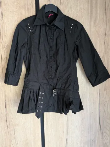 Chemise noire Taille 42 (taille petit, convient plutôt à un 40)