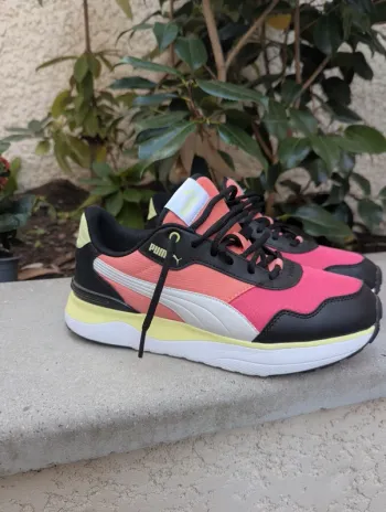 Baskets Chaussures femme PUMA R78 Voyage taille 39