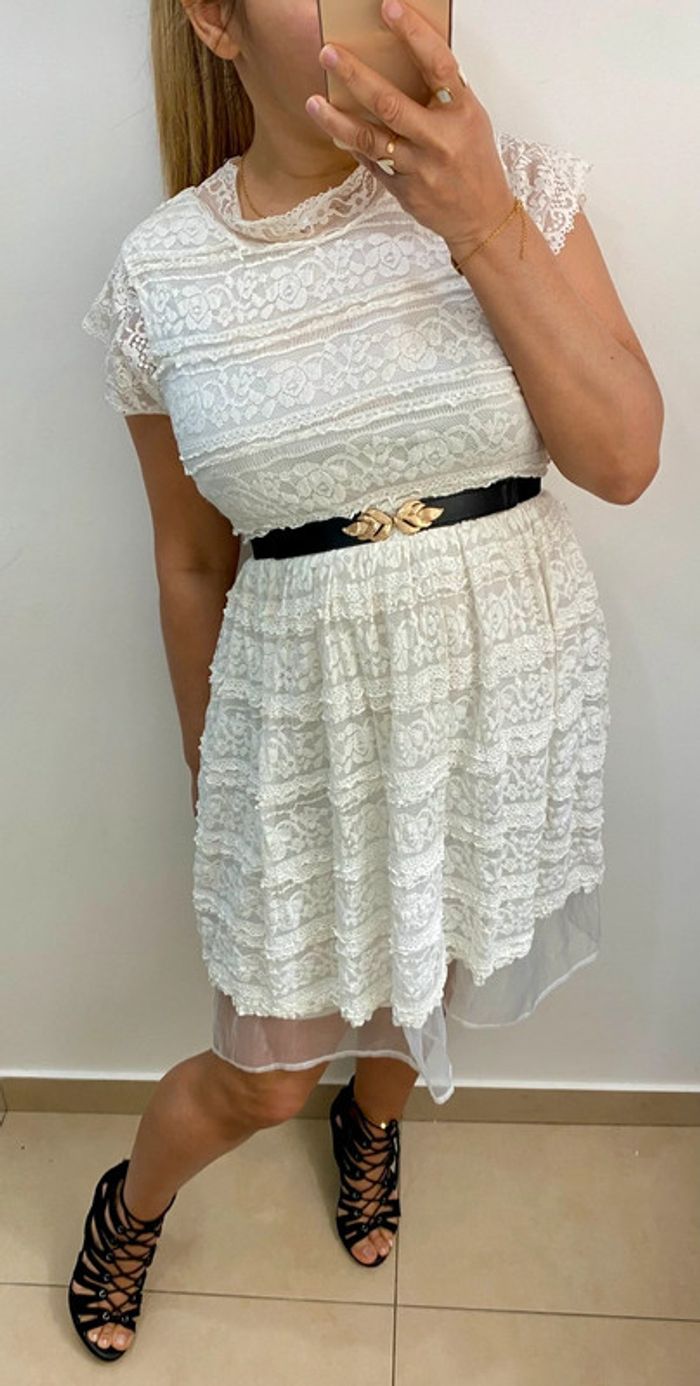 Jolie Robe En Dentelle Taille M - photo numéro 2