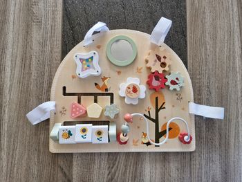 Tableau d'activité en bois