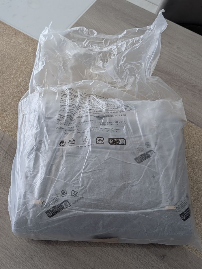 Sac GUESS cabas neuf encore emballé - photo numéro 4